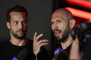 Fraţii Tate îşi fac un buncăr de 3,9 milioane de dolari la Bucureşti, spune un celebru constructor din domeniu