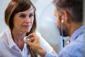 Care e diferența dintre control medical și consult medical