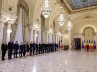Guvernul vrea să reducă sporul de „condiții vătămătoare” acordat bugetarilor. Ce sumă va fi economisită și ce se mai taie