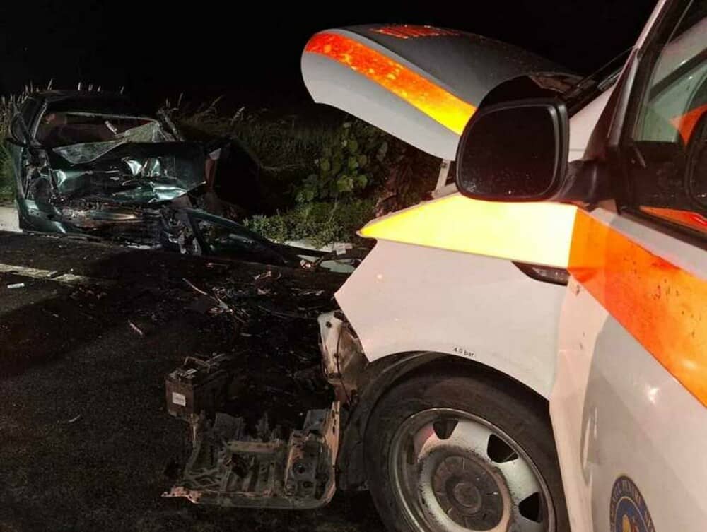 Accident grav în județul Botoșani. Doi tineri au murit pe loc, iar alte patru persoane au fost grav rănite. FOTO - Imaginea 1