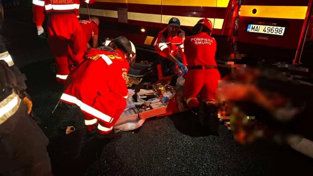 Accident grav în județul Botoșani. Doi tineri au murit pe loc, iar alte patru persoane au fost grav rănite. FOTO - Imaginea 2