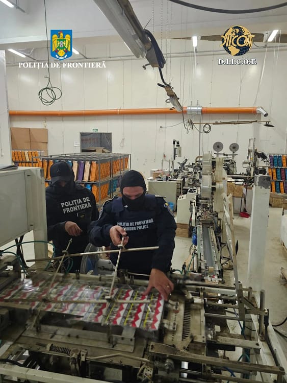 Fabrica ilegală de țigarete FOTO: DIICOT