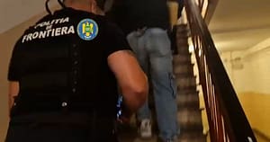 O fabrică clandestină de țigări, descoperită de DIICOT. Era operată de români, moldoveni și ucraineni