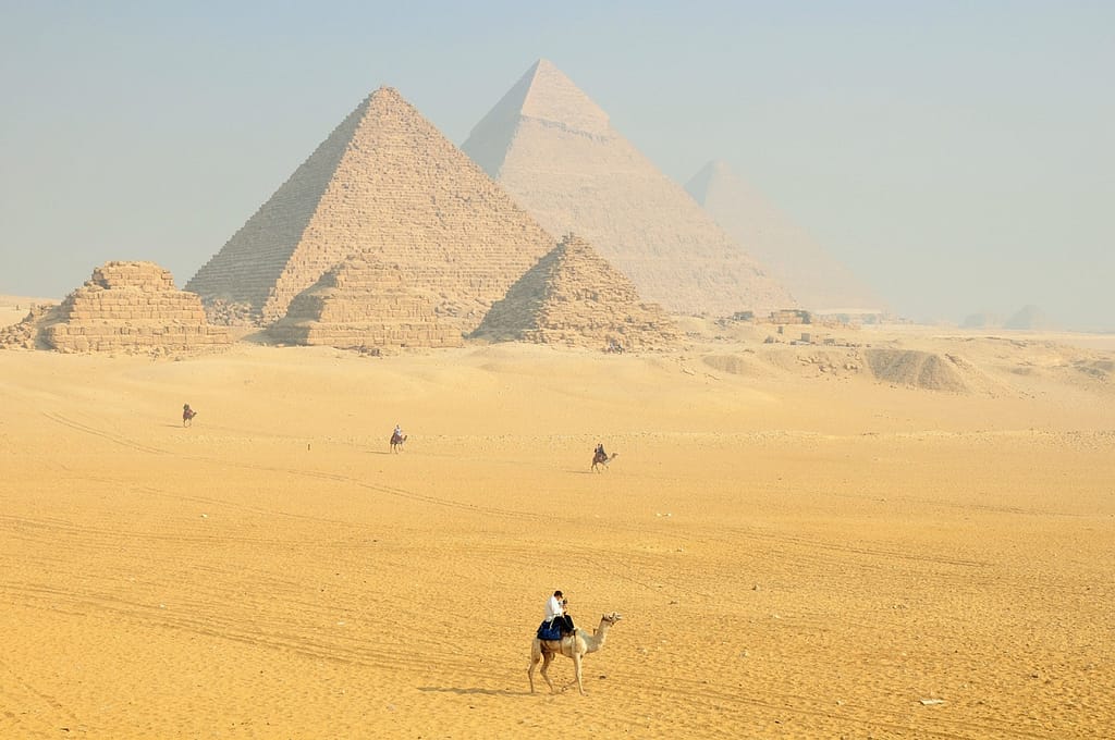 Tu știi care e cea mai înaltă clădire construită vreodată de om, după Piramide? 9 din 10 oameni răspund greșit