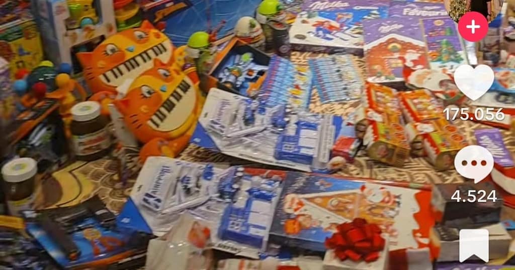 Capcana cadourilor de Sărbători. Psiholog: „Cadourile scumpe ar trebui asumate de părinți, nu de Moșul”