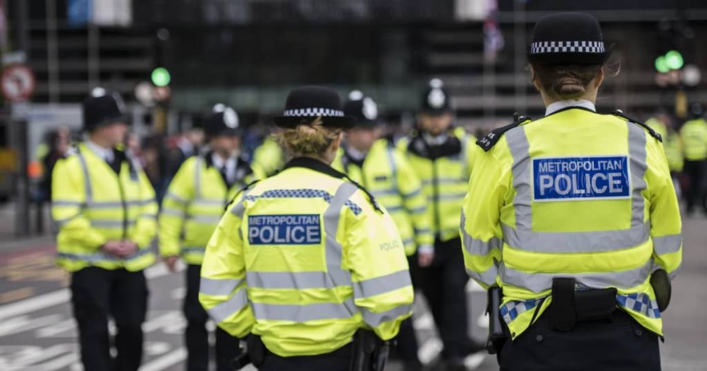 L-au identificat! Poliţia britanică anunţă cine este atacatorul de la sinagoga din Manchester