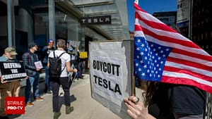 Triplă lovitură pentru Tesla. Cota de piață a companiei lui Elon Musk a scăzut pentru a șasea lună consecutiv