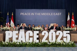 Momente bizare de la summitul de pace din Egipt: Trump i-a luat la rând pe liderii prezenți