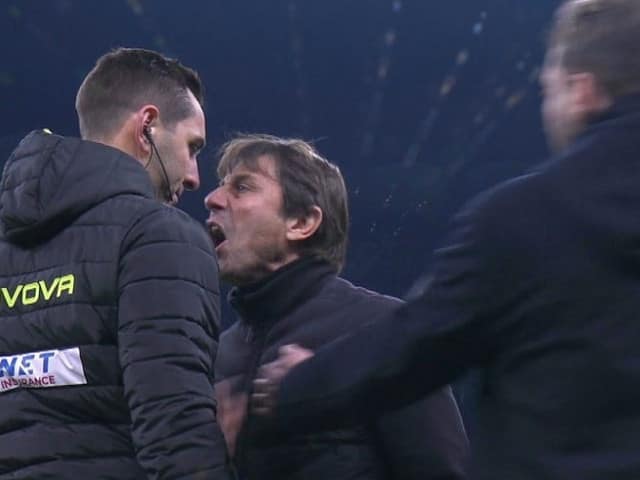 Lui Conte nu-i priesc întâlnirile cu Chivu. Antrenorul lui Napoli a fost iar eliminat. ”Să vă fie rușine!”