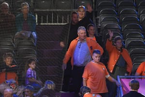 Cum a apărut Van der Vaart, venit direct de la București, în fieful marii rivale din Rotterdam » A asistat la un recital al Olandei, cu partenera Polman pe parchet