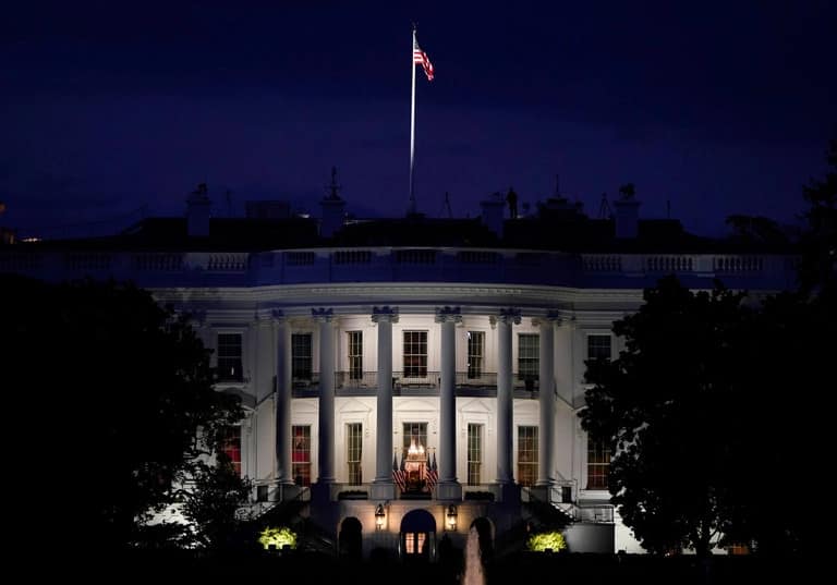 FOTO Cum au ales Melania și Donald Trump să apară în prima felicitare de Crăciun, după revenirea la Casa Albă