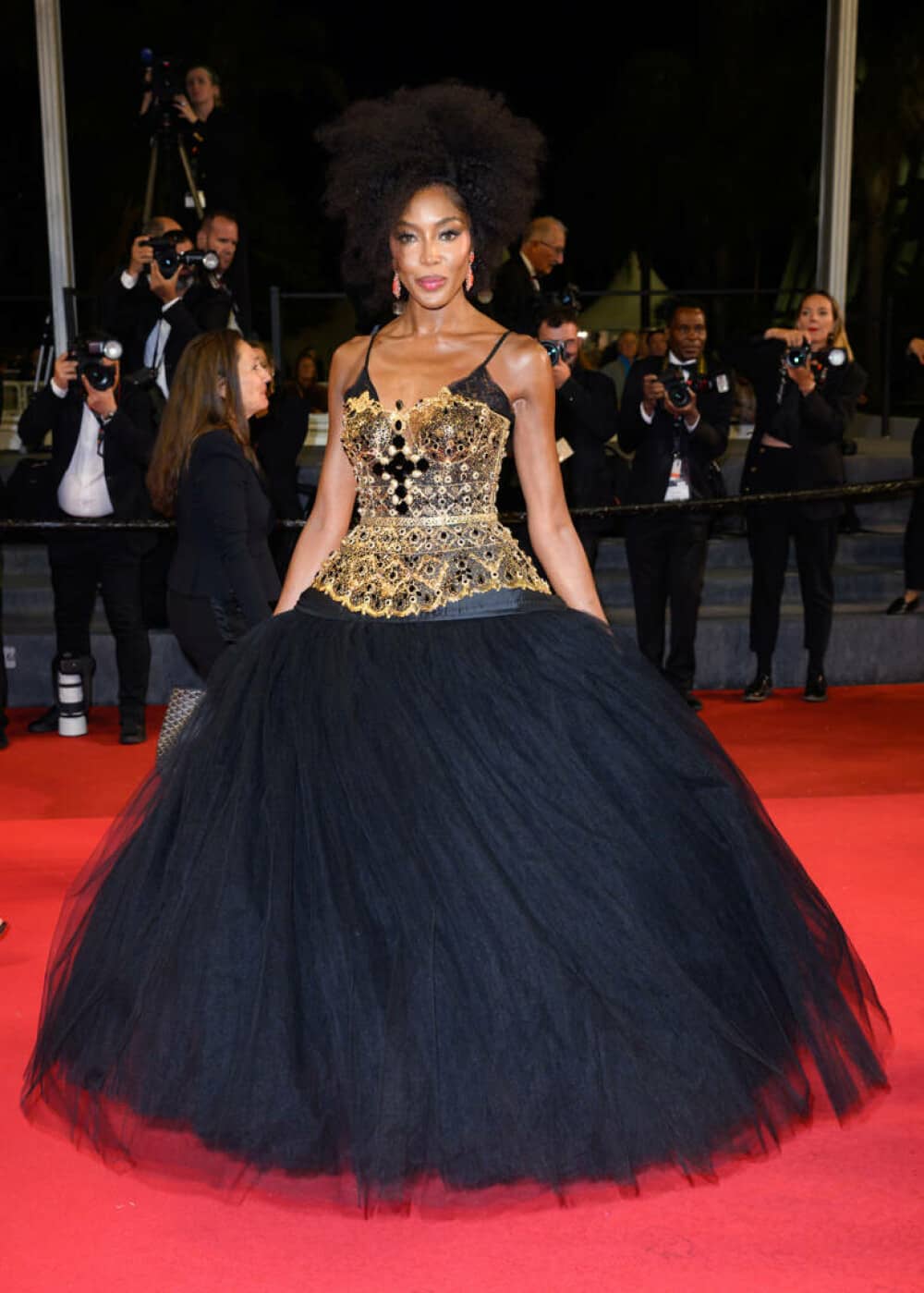 Naomi Campbell, transformare incredibilă pe covorul roșu, la Festivalul de la Cannes. Cum arată vedeta la 54 de ani. FOTO - Imaginea 17