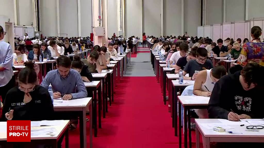 Mii de tineri au dat admiterea la facultățile de Medicină. Mulți spun că subiectele au fost mai grele decât în anii trecuți