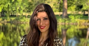 „Sunt un imbecil”. Un bărbat de 76 de ani a călătorit 760 de km pentru a se căsători cu o fostă Miss Franța, dar a fost întâmpinat de soțul ei