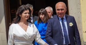Cina secretă a lui Bolojan cu iubita și „rechinul imobiliar” din Oradea. Imagini de la restaurant