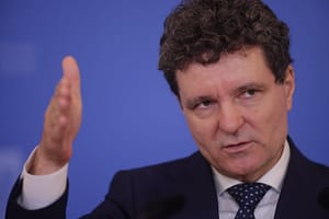 Nicușor Dan a semnat cererile de pensionare a 73 de magistrați, după ce CSM l-a acuzat de tergiversare