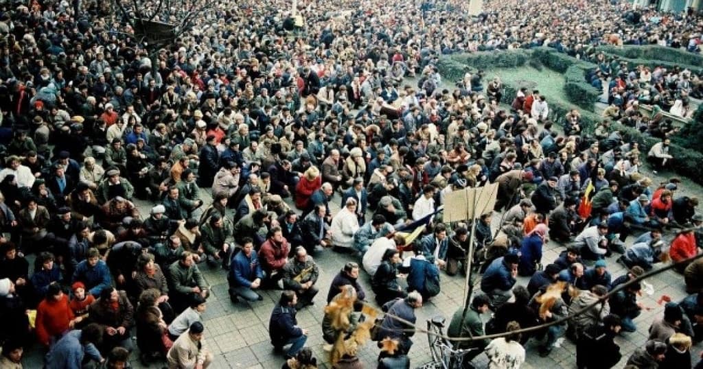 17 decembrie: Zi de doliu în Timișoara. Forțele de represiune au început să tragă în manifestanți în timpul Revoluției