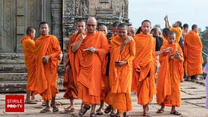Zeci de călugări au demisionat după ce noul stareț al Templului Shaolin le-a impus să stea mai puțin timp pe telefoane