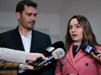 Rebeliune în POT: grupul parlamentar se dizolvă. Gavrilă, acuzată că a dat 900.000 de lei într-o lună unui consultant secret Rebeliune în POT: grupul parlamentar se dizolvă. Gavrilă, acuzată că a dat 900.000 de lei într-o lună unui consultant secret