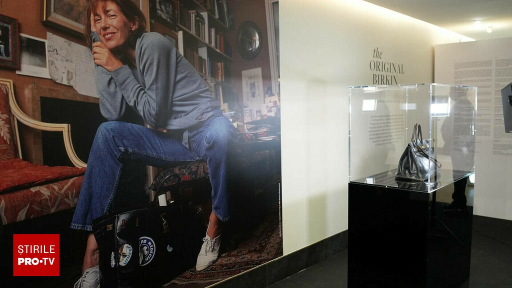 O geantă Birkin care i-a aparținut lui Jane Birkin a fost vândută pentru 2,5 milioane de euro. FOTO