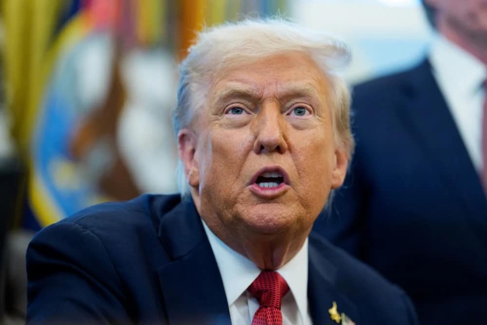 Donald Trump, în Biroul Oval FOTO: EPA EFE