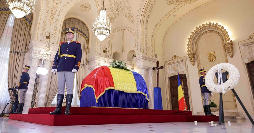 Porțile Palatului Cotroceni s-au deschis pentru publicul larg. Cetățenii, așteptați să aducă un ultim omagiu lui Ion Iliescu