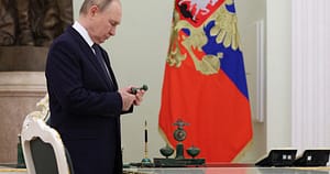 Cum a reușit Putin să-și controleze oligarhii folosindu-se de sancțiunile occidentale: mai bogați, dar mai supuși