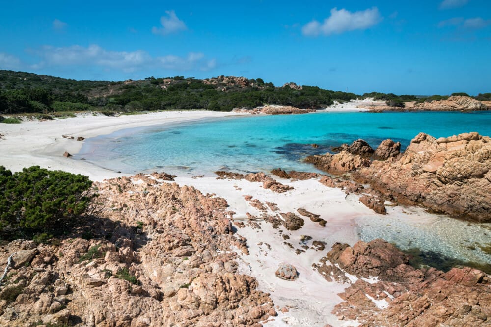 Plaja cu nisip roz din Italia. Unde se află Spiaggia Rosa Budelli, cum arată și cum ajungi la ea - Imaginea 10