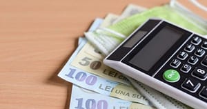 Asistații sociali, vizați de popririle pe venituri care vor fi impuse Guvernul pentru cei care au restanțe la stat