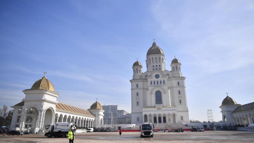 Cât durează acum timpul de așteptare la Catedrala Națională. Oamenii continuă să vină în număr mare / hartă