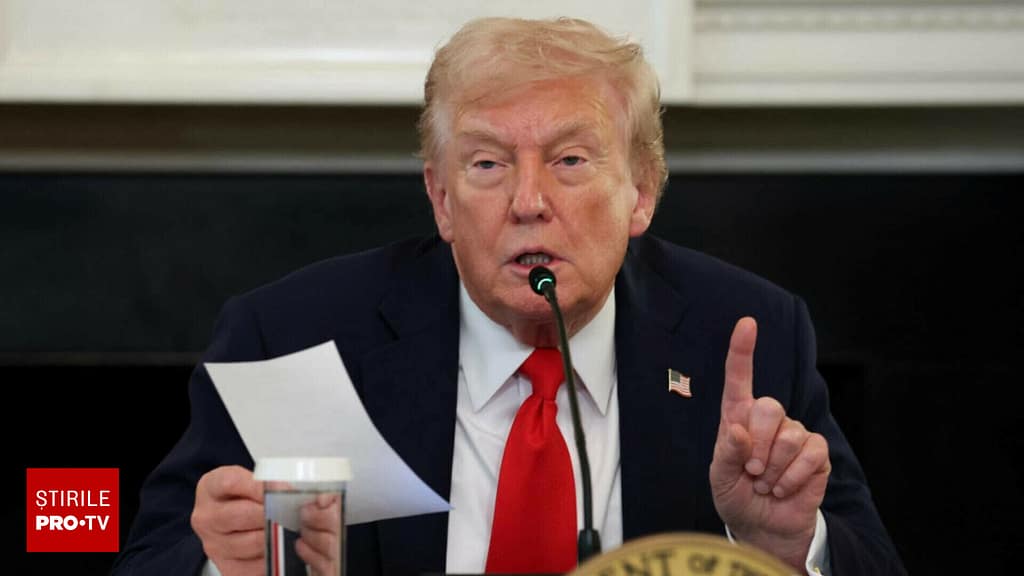 Trump a primit urgent un bilet în timpul unui eveniment la Casa Albă. Liderul SUA a surprins pe toată lumea după ce l-a citit