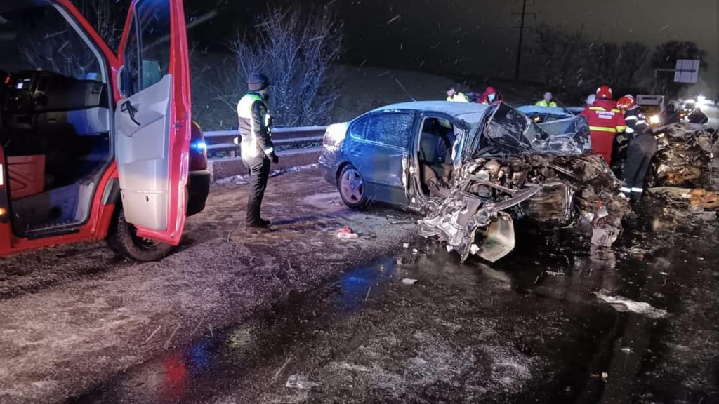 Accident îngrozitor în această seară: Un tânăr a murit, alți trei sunt răniți grav