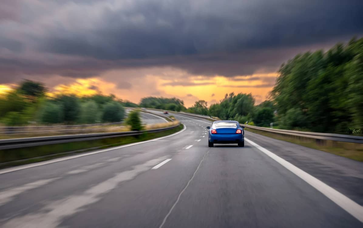 Evenimentele de pe autostradă implică riscuri ridicate în special din cauza vitezei. Freepik.com