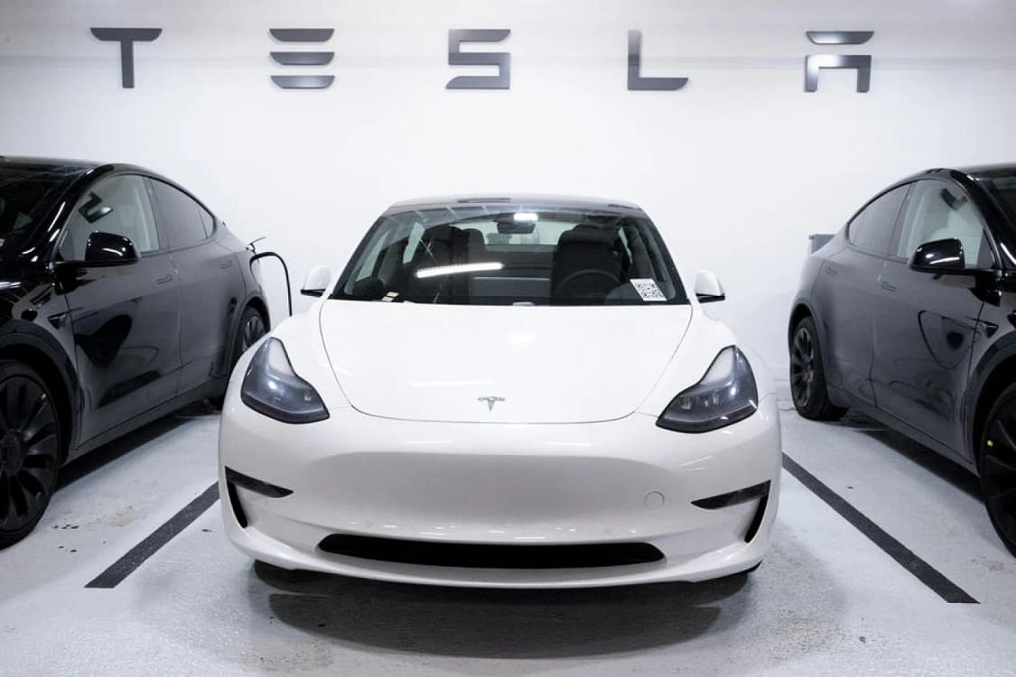Prima Tesla complet autonomă s-a condus singură până la noul proprietar FOTO EPA EFE
