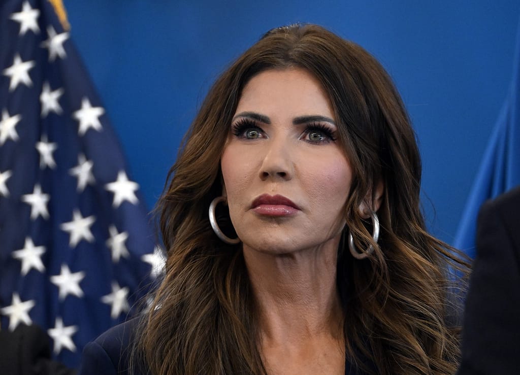 Secretarul american pentru securitate internă îi acuză pe democrați că incită la violență, după cazul femeii ucise de ICE