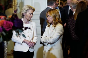 O scenă politică atent regizată și un pariu de 45 de miliarde de euro, pentru votul crucial. Dar încă nu se știe dacă avionul spre țările Mercosur va decola