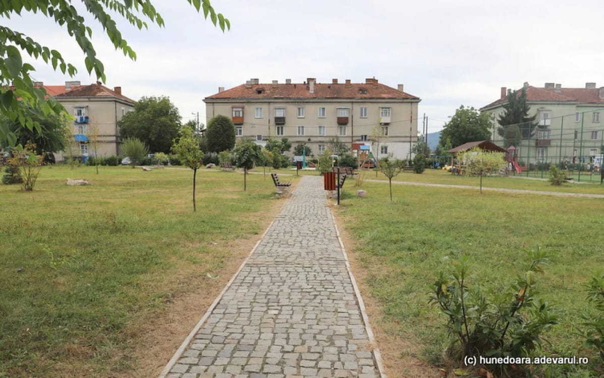 Cvartal în orașul Ștei. Foto: Daniel Guță. ADEVĂRUL