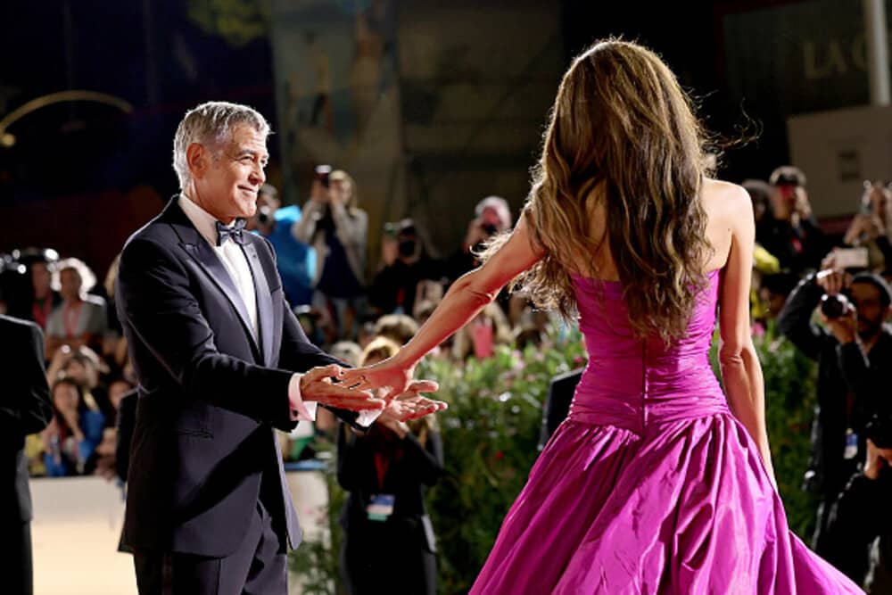 Amal și George Clooney au atras toate privirile la Veneția, la premiera filmului „Jay Kelly”. Cum au apărut pe covorul roșu - Imaginea 8