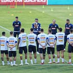 Imagini tari de la antrenamentul României » Ce a făcut Lucescu pe gazon + Cine a fost în tribune