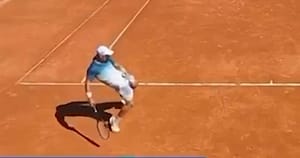 Demență la un turneu de tenis din Spania: un jucător rus și-a ieșit din minți și a făcut gesturi obscene către arbitru