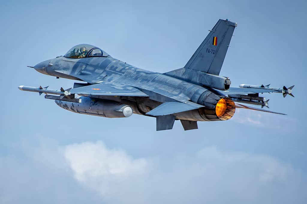 18 avioane de vânătoare F-16, cumpărate de România la prețul de 1 euro. Anunțul făcut de ministrul Apărării, în mijlocul conferinței de presă a lui Nicușor Dan