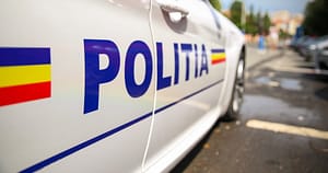 Agresorul de polițiști, condamnat. Ce pedeapsă a primit după ce a lovit și amenințat doi agenți