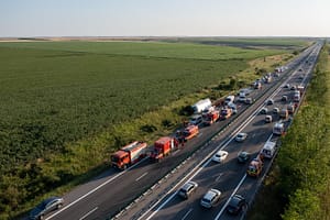Autocar răsturnat pe A2