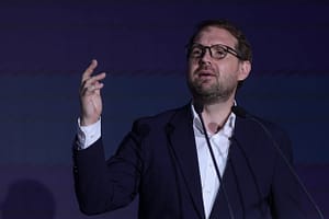 Dominic Fritz, atac la adresa AUR: „Vrea o Românie a celor care conspiră în culise cu Moscova” / Replica lui George Simion
