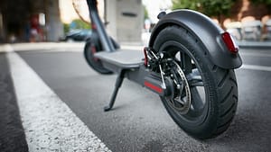 Încă un accident cu tineri pe o trotinetă electrică. Ce au pățit o fată și un băiat în Bistrița