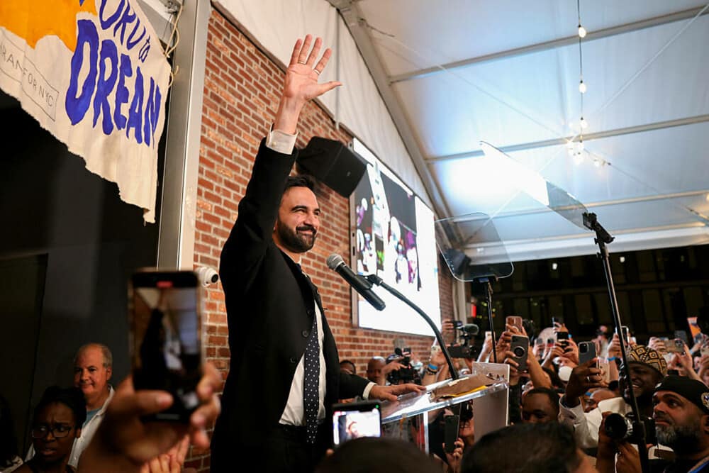 Cu ce se ocupă Rama Duwaji, soția primarului New York-ului Zohran Mamdani. I se mai spune „Prințesa Diana a zilelor noastre” - Imaginea 19