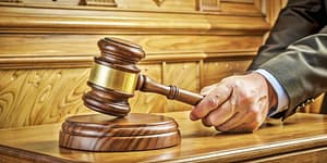 „Parașuta de aur” care distruge justiția. Jurnalista Monica Cercelescu arată cum au ajuns magistrații la „amenințări cu pensionarea în masă”