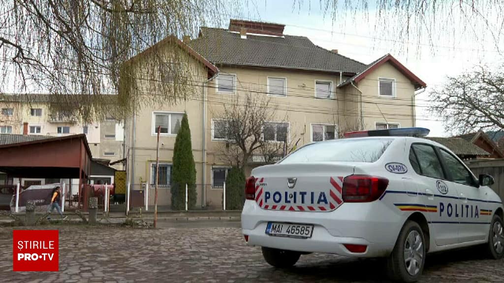 Doi bărbați au înjunghiat oameni la întâmplare. Au început de la un local și au ajuns în casa unor localnici