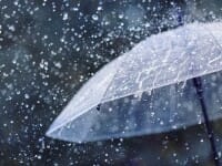 ANM anunță vineri averse torenţiale şi vijelii puternice în zece judeţe. Rafalele de vânt pot atinge 90 km/h. HARTĂ