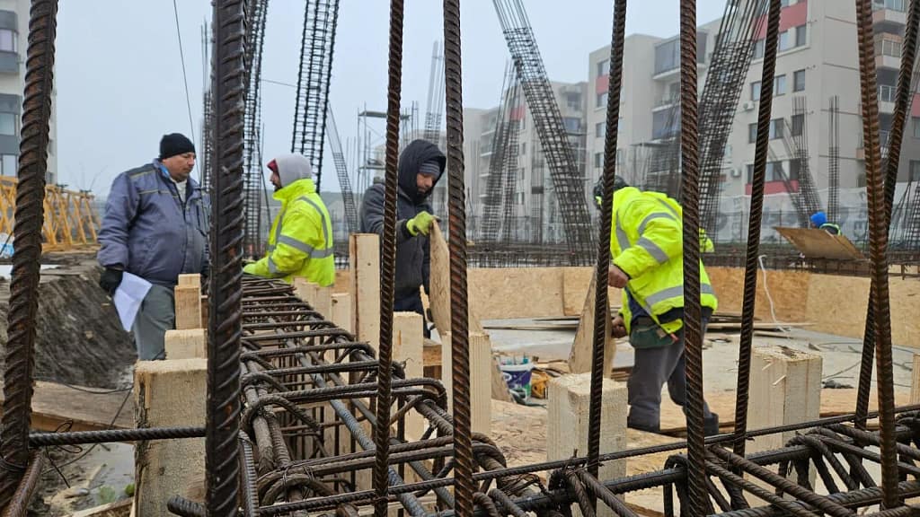 Concedieri, criză și muncitori străini: ce urmează pe piața muncii în 2026. Avertismentul patronatelor